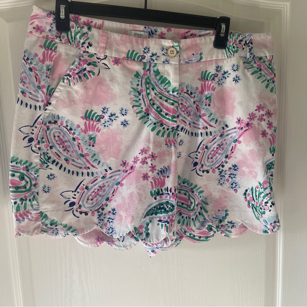 Crown & Ivy Shelby 16W  Scalloped Hem High Rise Pockets Pink White Floral Shorts
